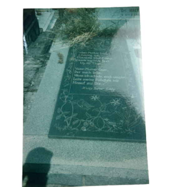 IMG_2136 Fotos de lápides da família com registro dos falecimentos de esposa Gretchen, a filha Eva e o genro Horst Pollack e demais familiares, assim como convite para despedida de familiar, recordações muito usuais na cultura germânica.